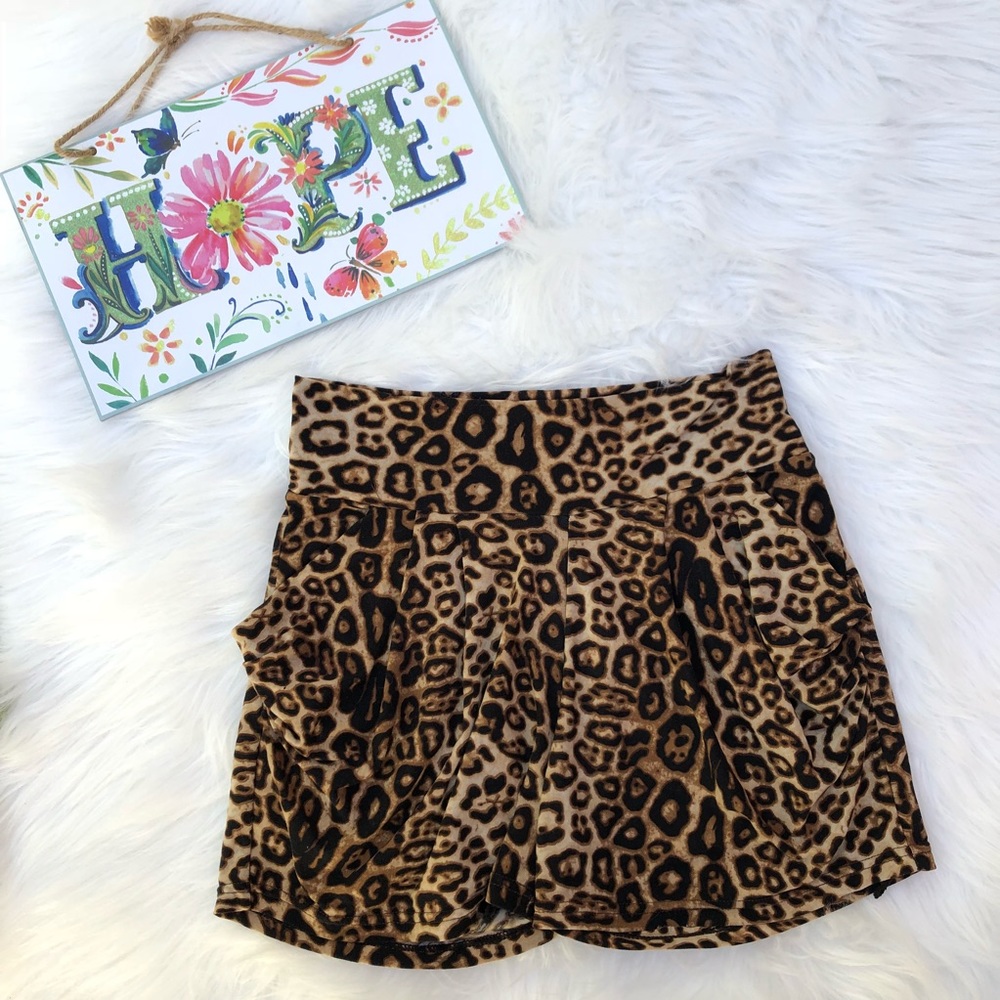 Basic Leopard Print Shorts Size S/M